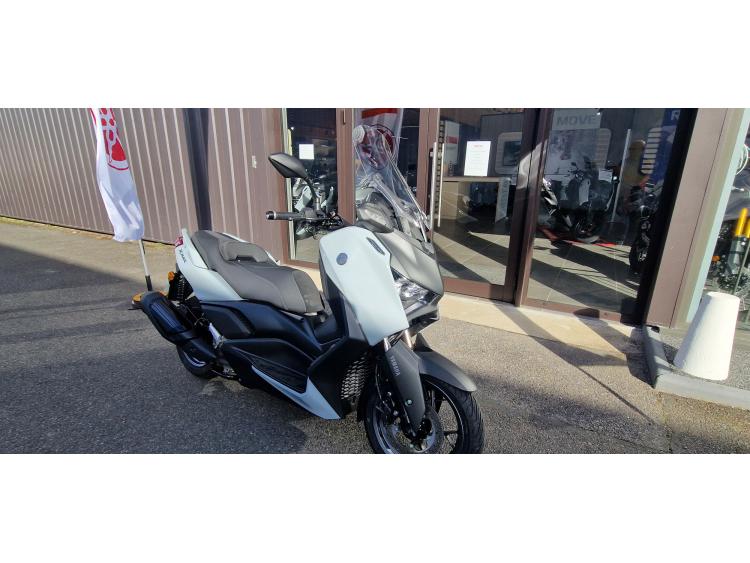 YAMAHA XMAX 300 Tech Max